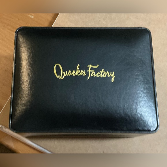 Quarter Factory: Silver tone watch with Four Exchangeable bands and 4 band faces - Picture 11 of 11